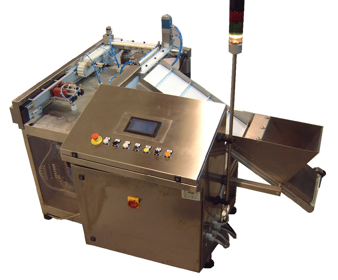 Caricatore automatico di tappi per siringhe